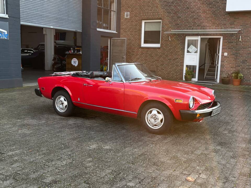 Image 4/37 of FIAT 124 Spider CS1 (1976)