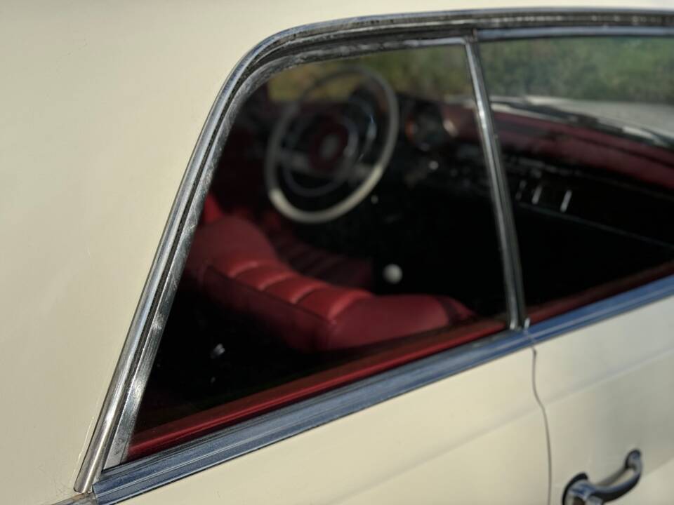 Image 82/132 of Mercedes-Benz 220 SE b (1963)