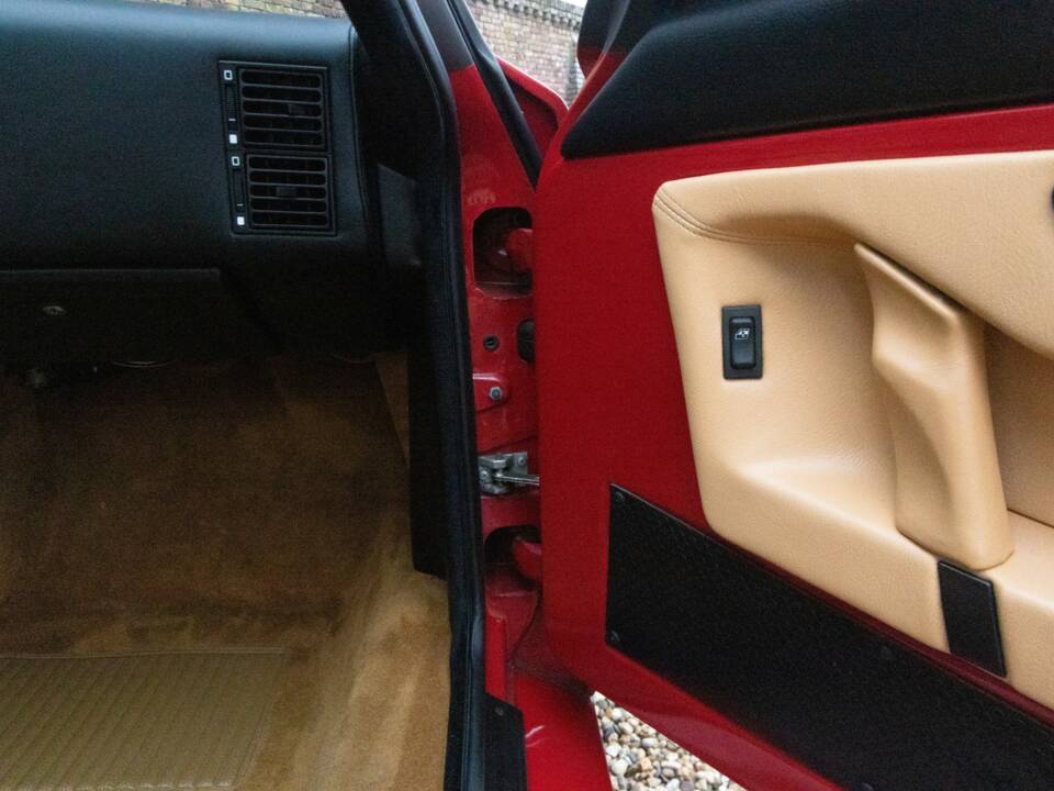 Image 38/50 of Alfa Romeo SZ (1991)