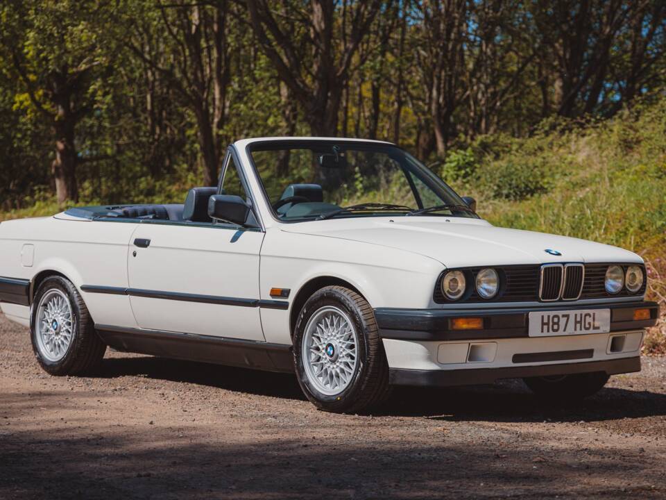 Bild 1/36 von BMW 318i (1991)