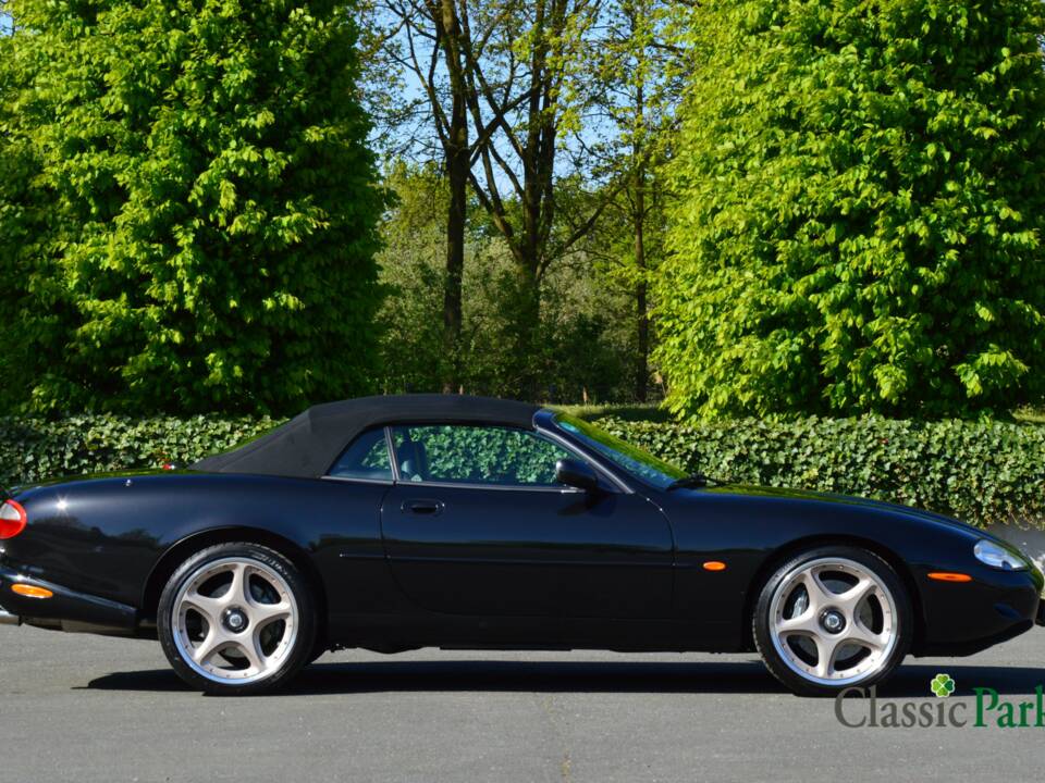 Afbeelding 22/50 van Jaguar XKR (2000)