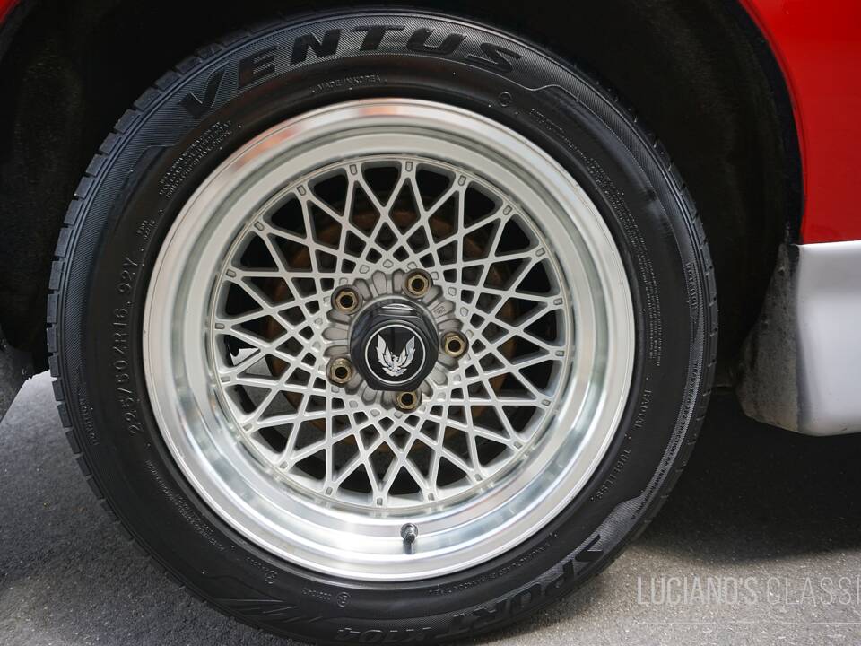 Bild 34/66 von Pontiac Firebird TransAm (1989)