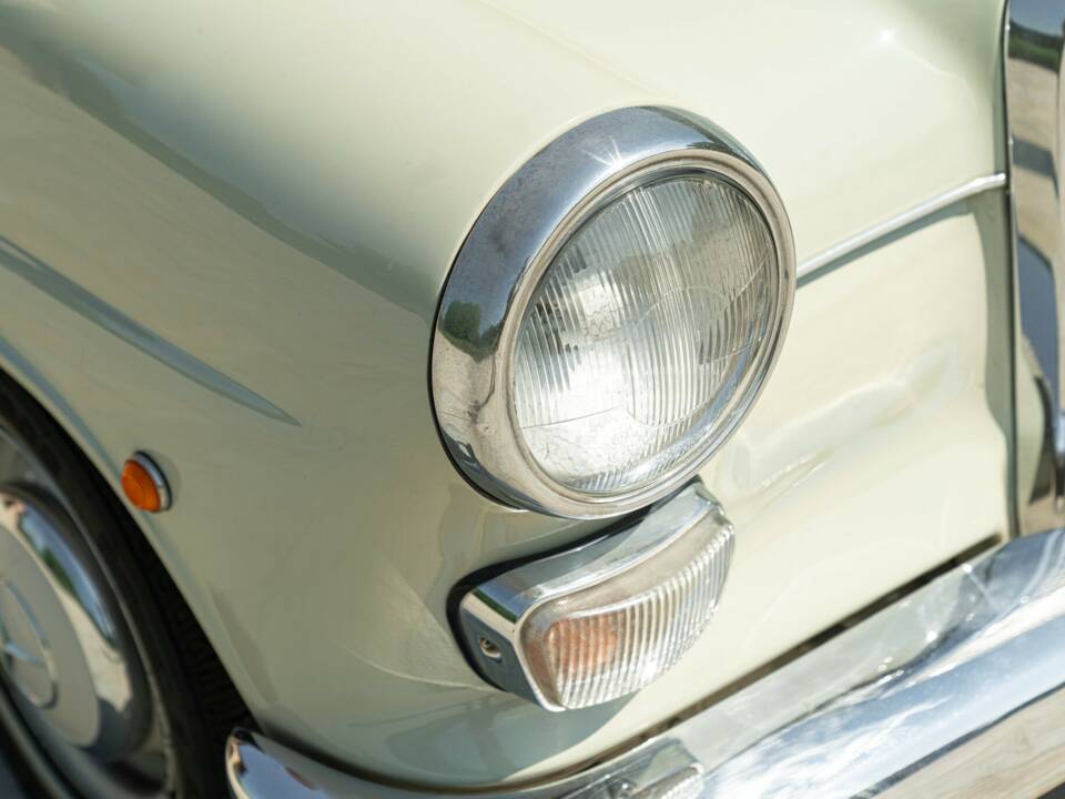 Bild 11/50 von Mercedes-Benz 200 (1966)