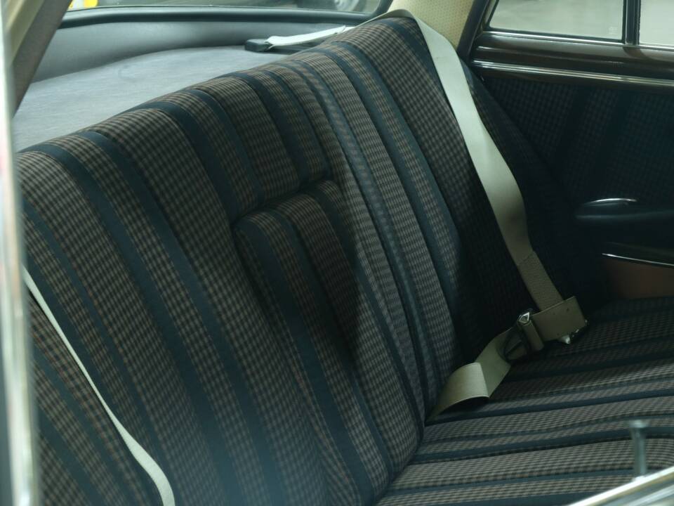 Image 44/50 of Mercedes-Benz 300 SE (1964)