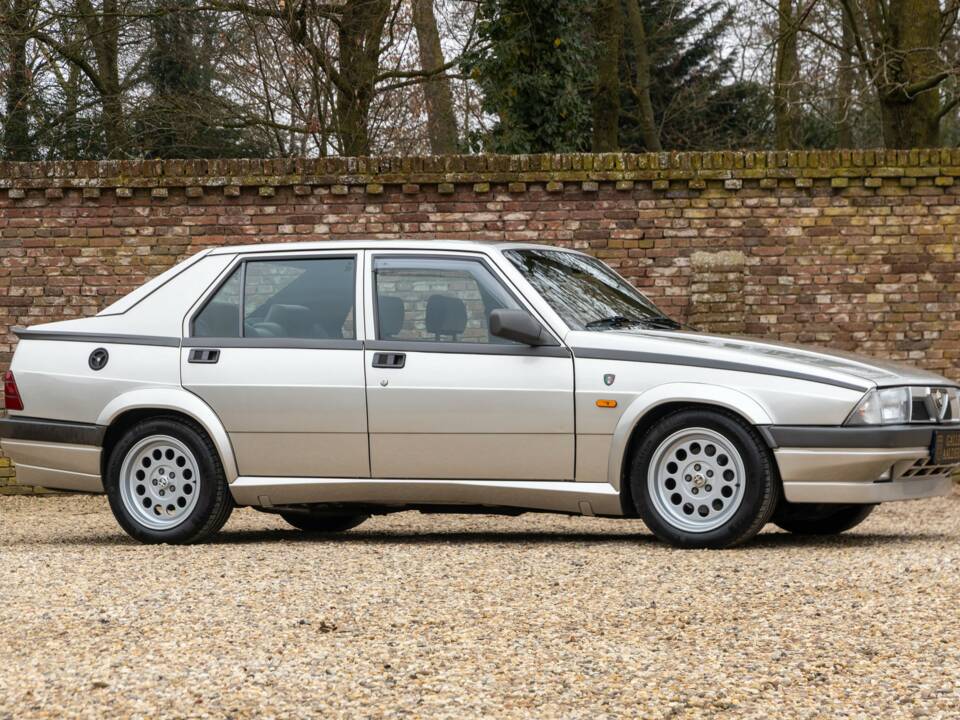 Image 29/50 of Alfa Romeo 75 2.0 Twin Spark (1988)