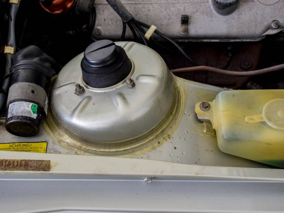 Image 37/50 of BMW 320i (1981)