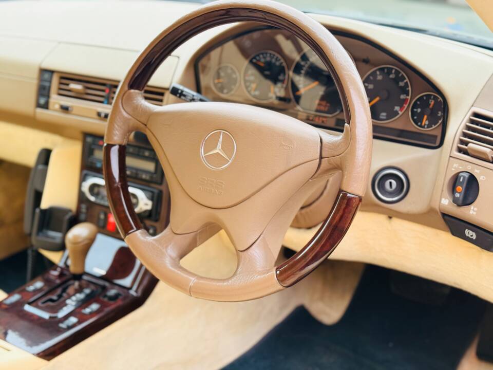 Image 18/18 of Mercedes-Benz SL 280 (1999)