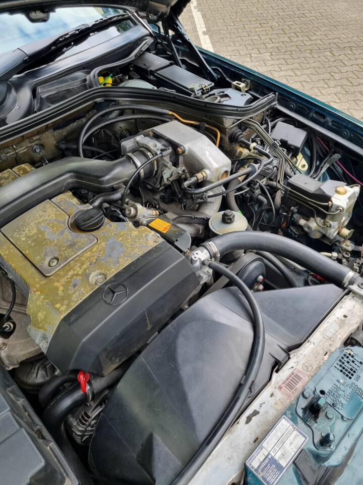 Afbeelding 28/38 van Mercedes-Benz E 200 (1995)