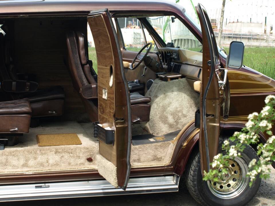 Immagine 96/143 di Dodge B 200 Sportsman (1978)