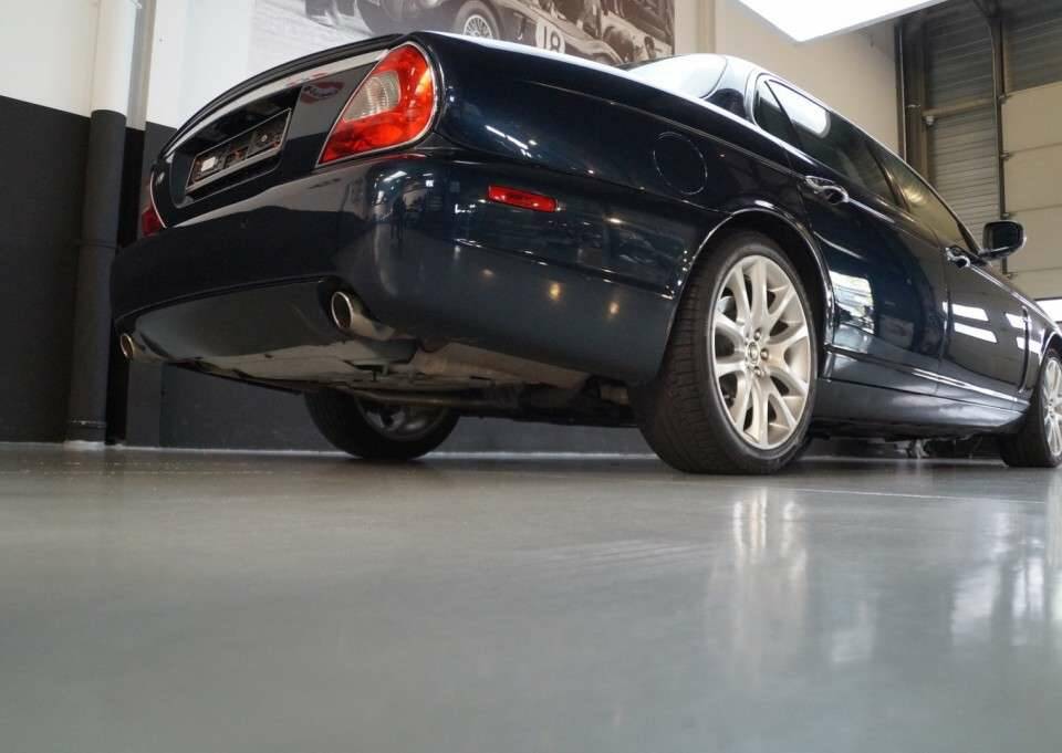 Imagen 32/50 de Jaguar XJ 8 4.2 (2008)