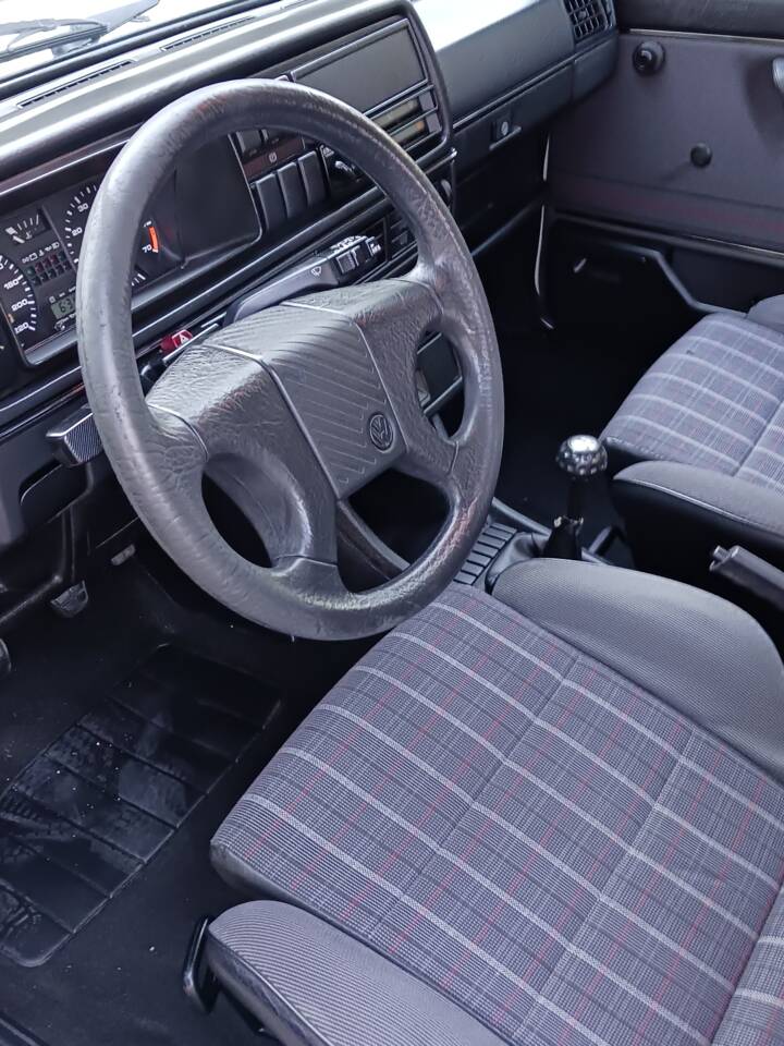 Bild 55/63 von Volkswagen Golf II GTi 1.8 (1989)