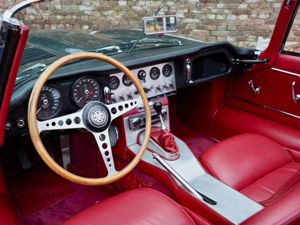 Immagine 3/50 di Jaguar E-Type 3.8 (1961)