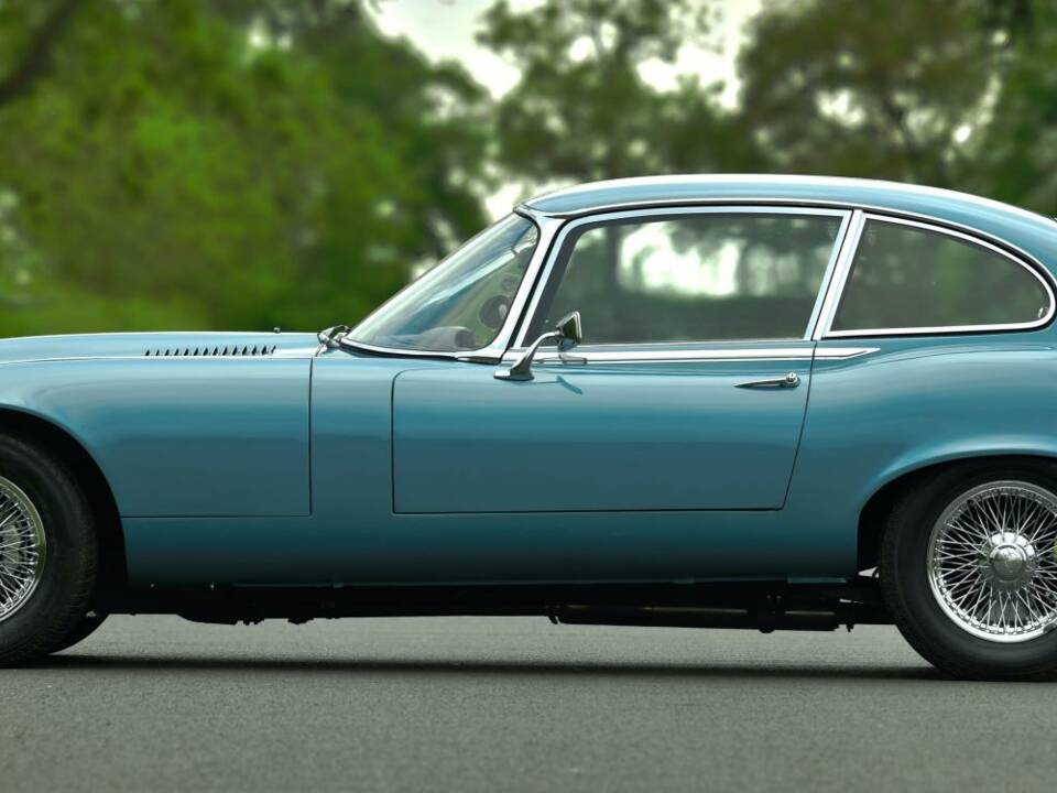 Image 9/50 de Jaguar E-Type V12 (2+2) (1972)