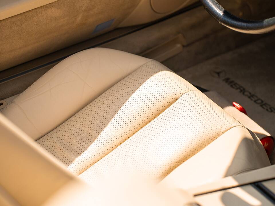 Image 24/44 de Mercedes-Benz 500 SL (1990)