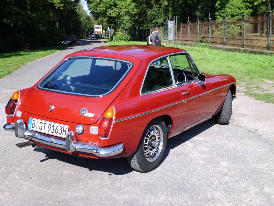 Image 4/9 of MG MGB GT V8 (1974)