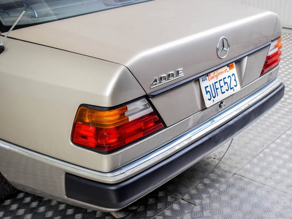 Bild 37/50 von Mercedes-Benz 400 E (1992)