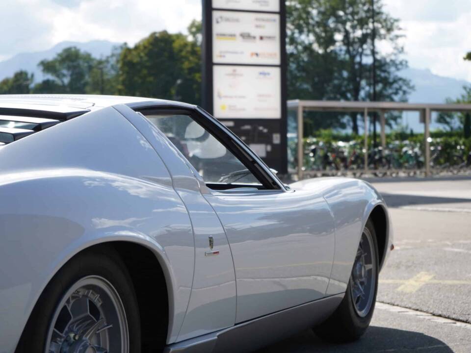 Afbeelding 65/74 van Lamborghini Miura P 400 (1968)