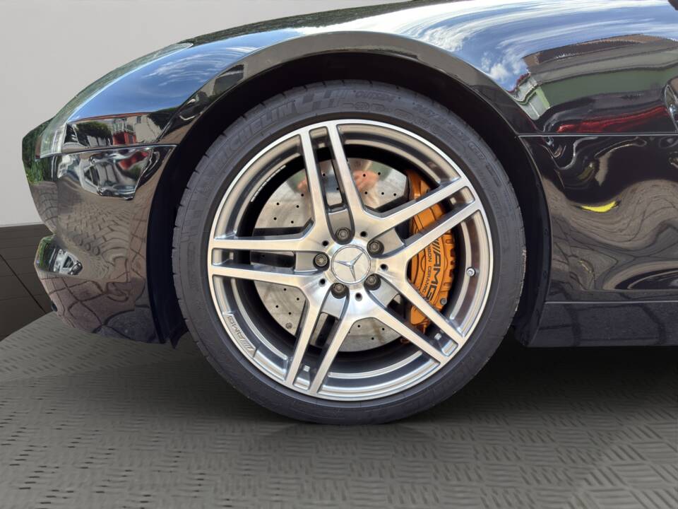 Imagen 21/21 de Mercedes-Benz SLS AMG (2011)