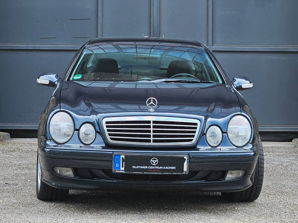 Afbeelding 2/32 van Mercedes-Benz CLK 230 Kompressor (2001)