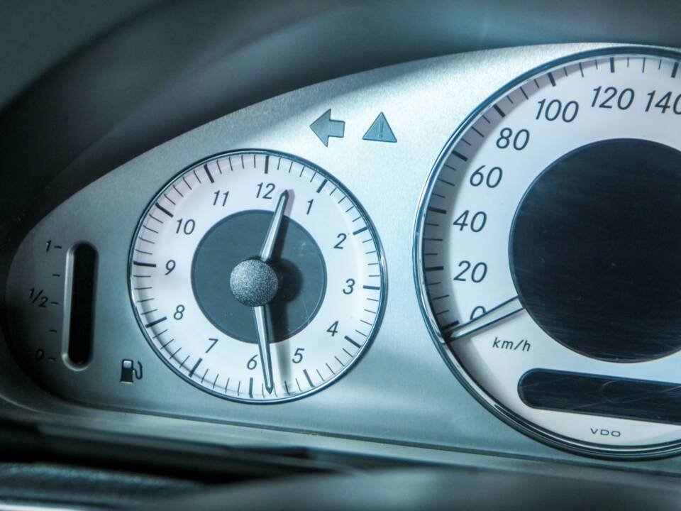 Bild 20/50 von Mercedes-Benz E 200 Kompressor T (2003)