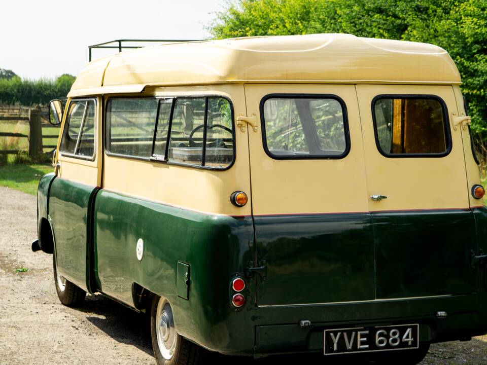 Image 21/50 of Bedford CA Dormobile (1961)