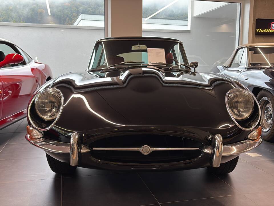 Afbeelding 2/34 van Jaguar E-Type (1968)