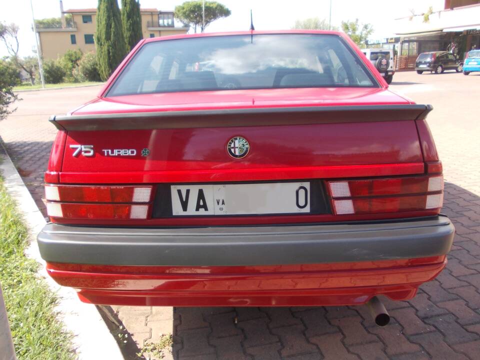 Image 4/51 of Alfa Romeo 75 1.8 Turbo (1991)