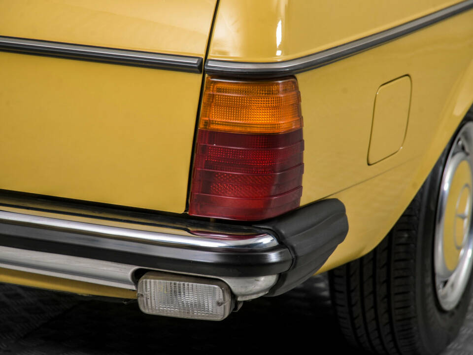 Image 30/50 of Mercedes-Benz 240 TD (1982)