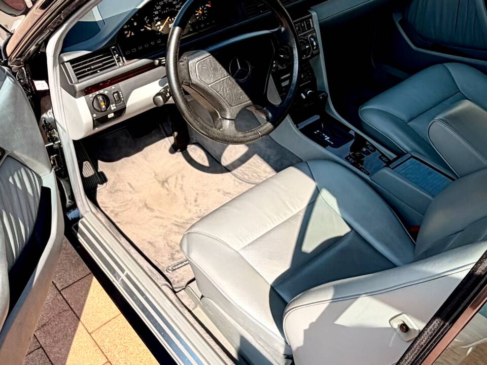 Image 9/16 of Mercedes-Benz E 320 (1996)