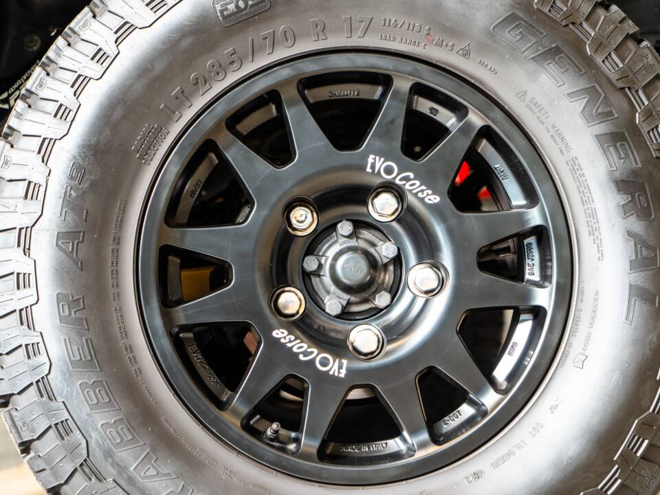 Image 9/24 of Land Rover Defender 110 (2013)