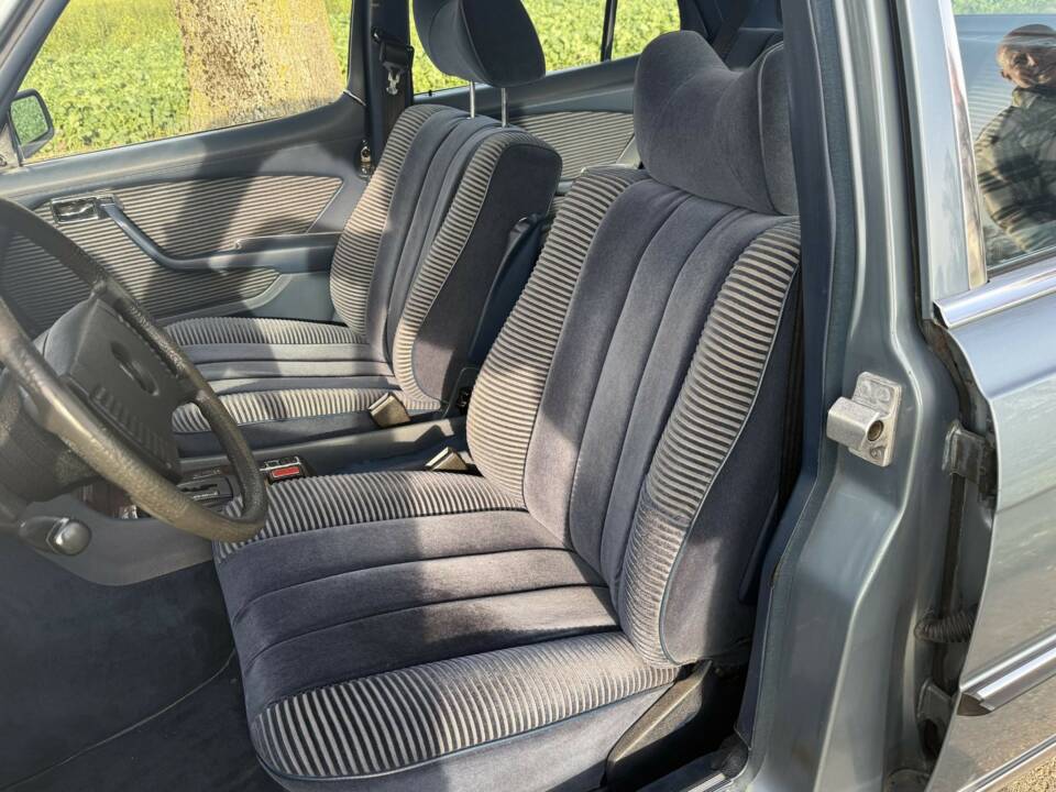 Bild 9/14 von Mercedes-Benz 450 SE (1979)
