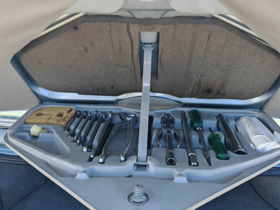 Image 41/46 of BMW 635 CSi (1981)