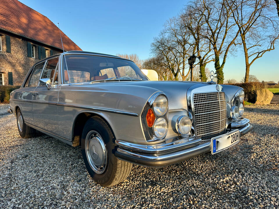 Image 6/20 of Mercedes-Benz 280 SE (1972)