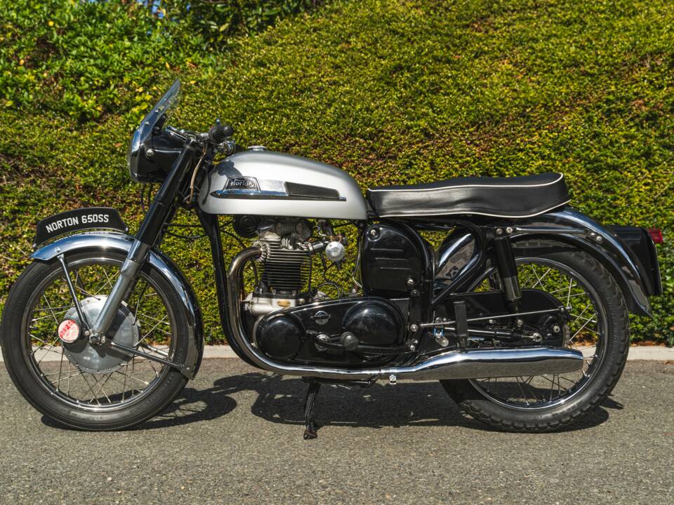 Image 4/10 of Norton 650 SS (1964)