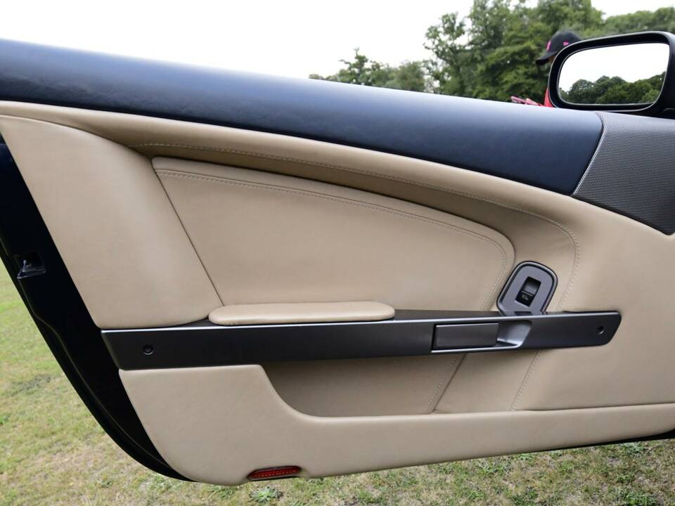 Image 42/50 of Aston Martin DB 9 Volante (2006)