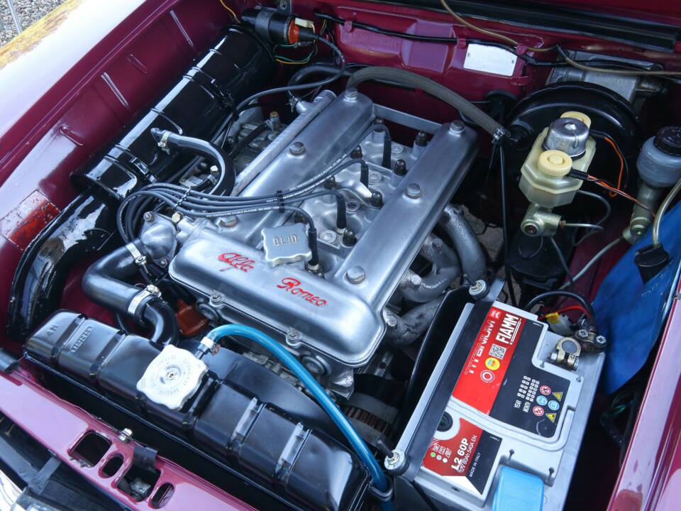 Image 4/50 of Alfa Romeo Giulia Nuova Super 1300 (1975)