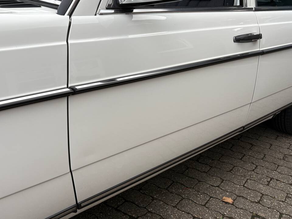 Image 53/66 of Mercedes-Benz 200 T (1984)