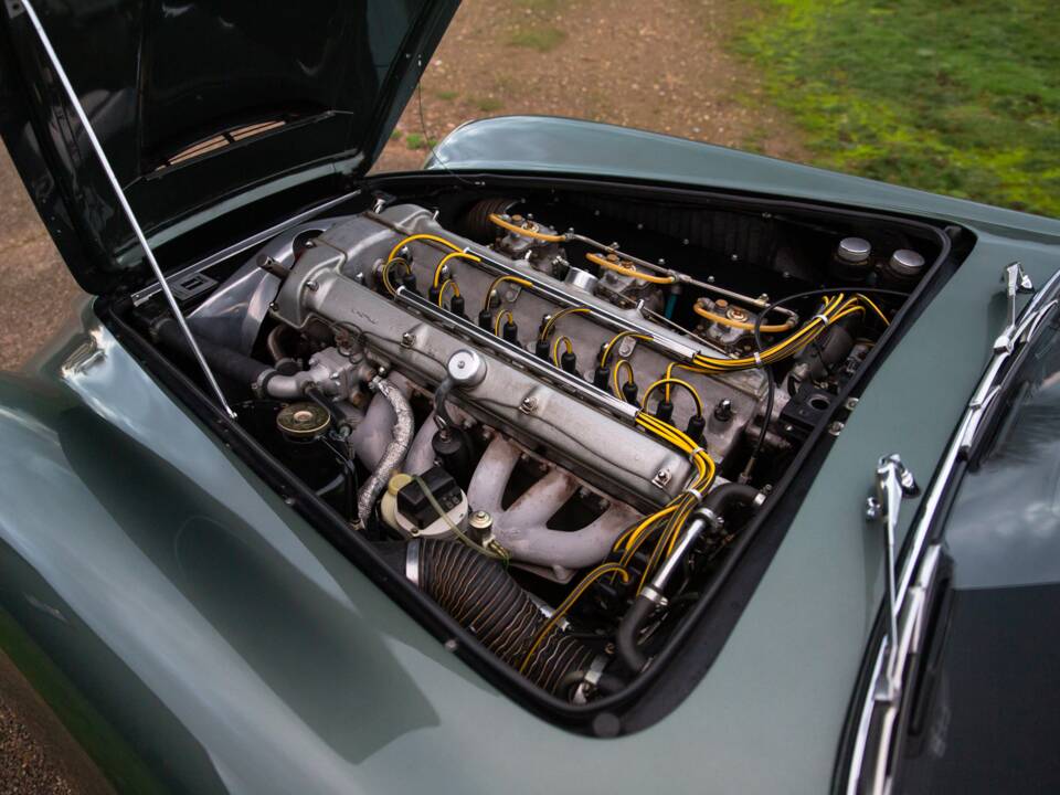 Image 6/42 de Aston Martin DB 4 GT (1959)