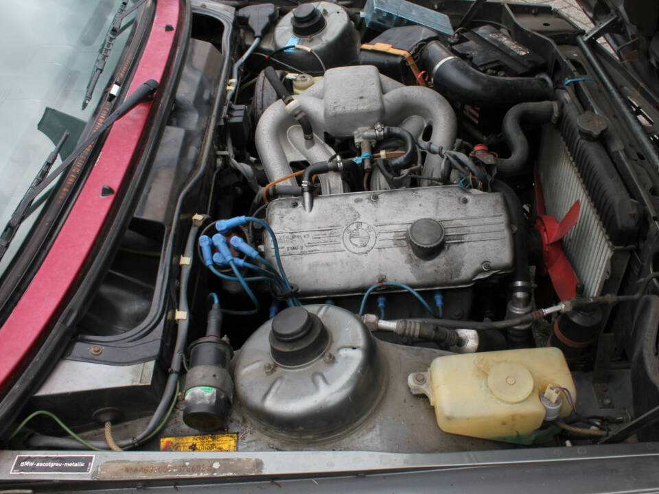 Image 26/30 of BMW 320i (1982)