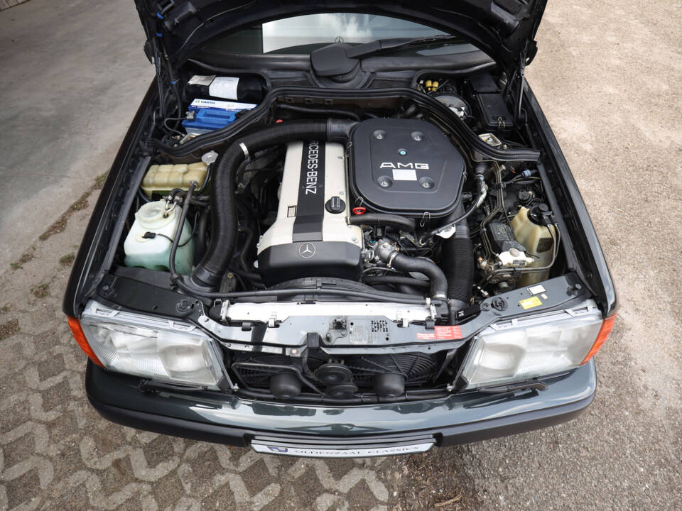 Bild 17/98 von Mercedes-Benz 300 E-24 (1992)