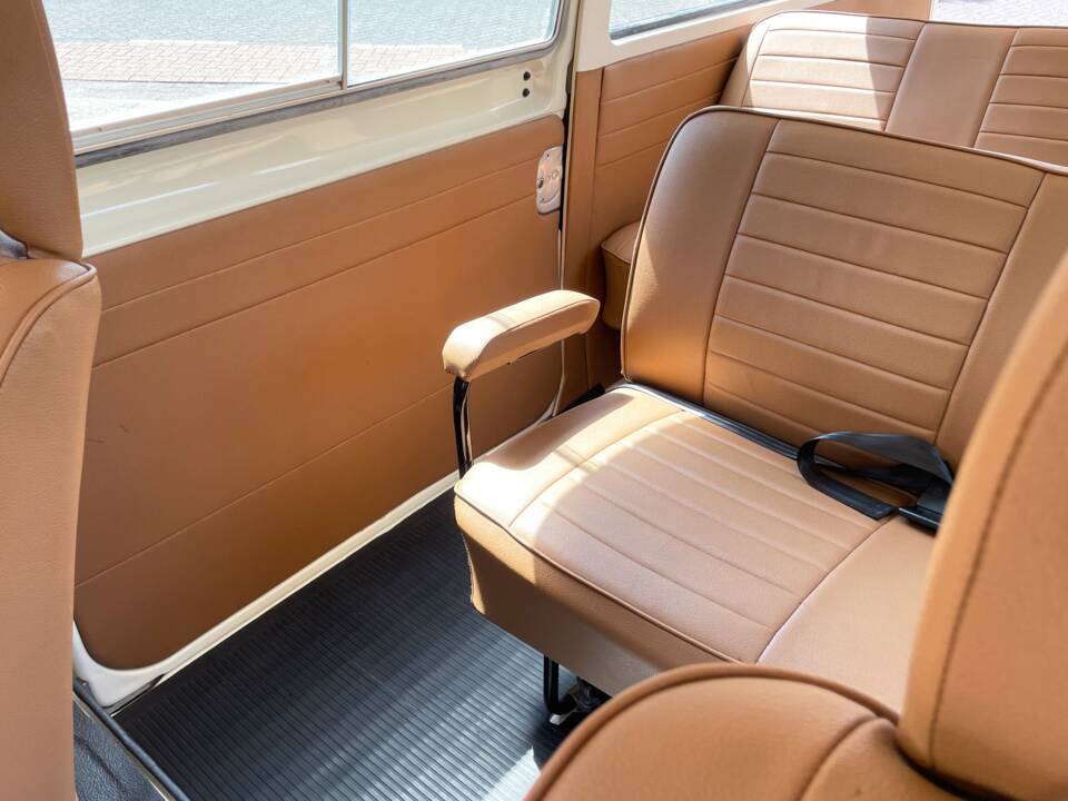 Image 40/73 of Volkswagen T2b Kombi (1978)