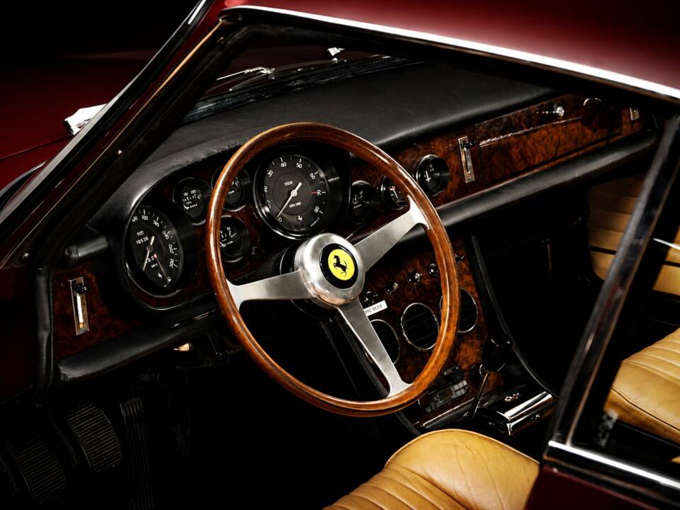 Image 5/11 of Ferrari 330 GTC (1967)