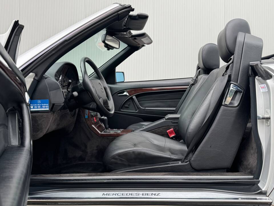 Bild 19/82 von Mercedes-Benz SL 320 (1995)