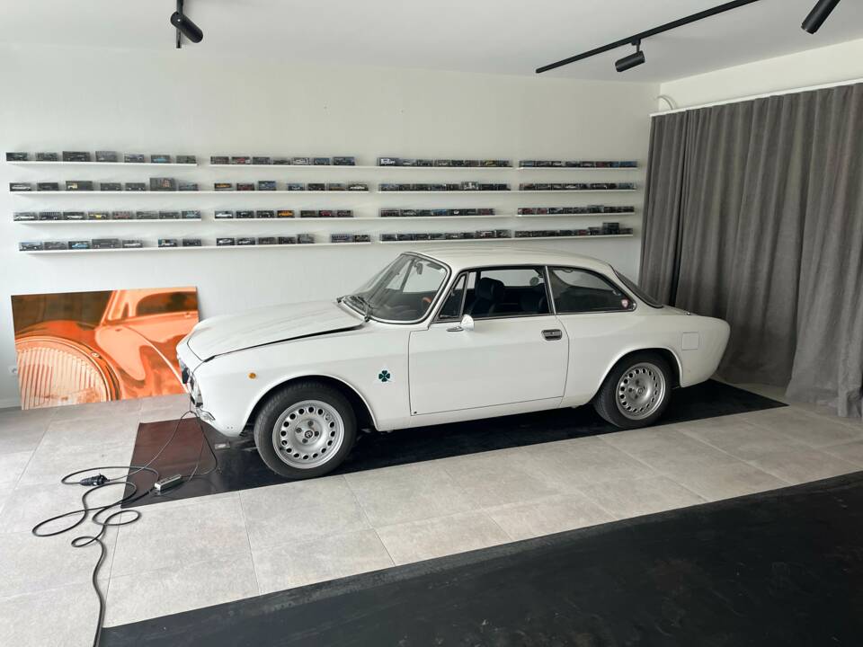 Bild 1/7 von Alfa Romeo Giulia GT 1300 Junior (1972)