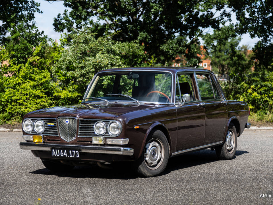 Image 2/51 de Lancia 2000 Iniezione (1973)