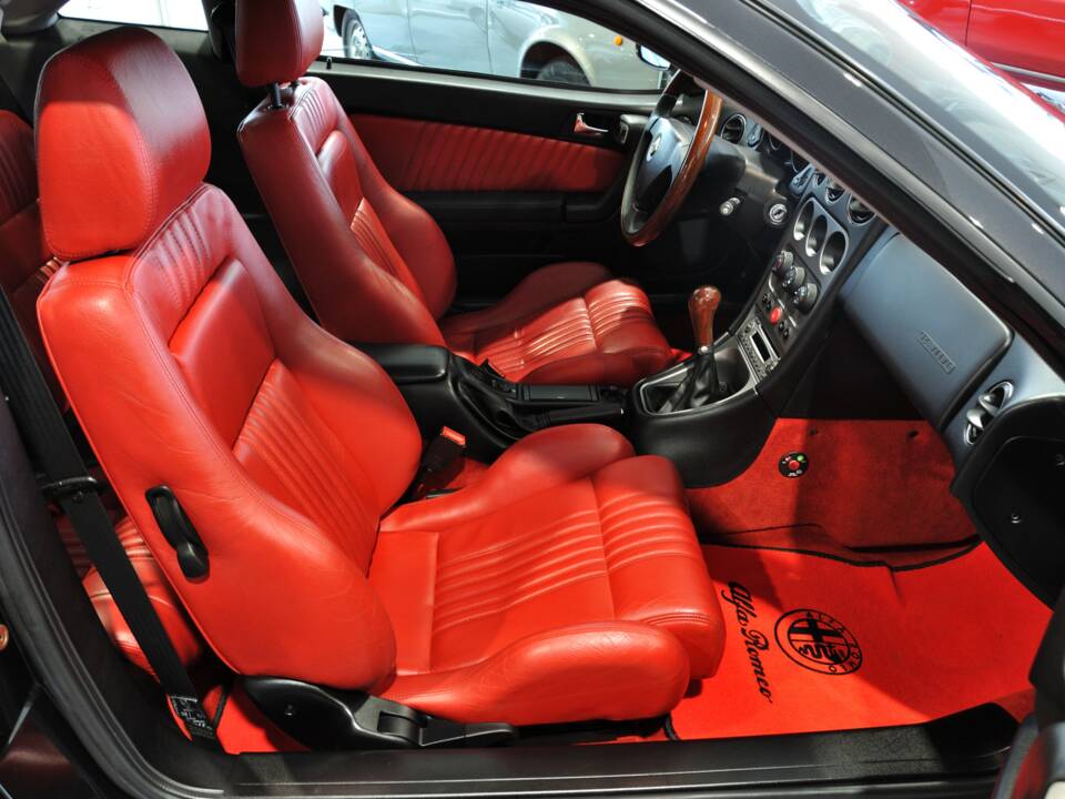 Immagine 35/39 di Alfa Romeo GTV 2.0 JTS (2005)