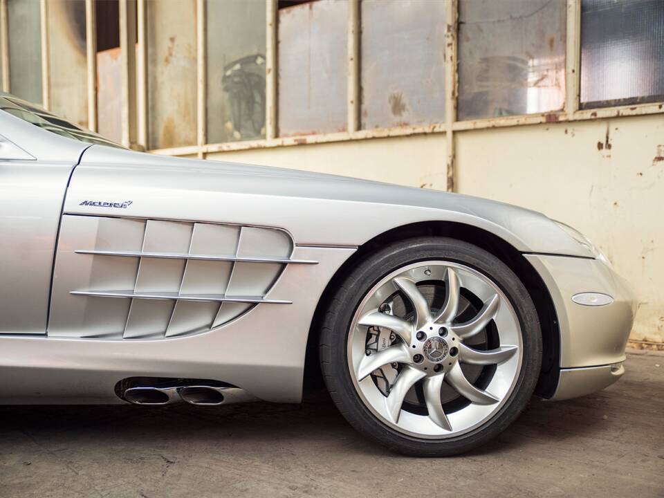 Image 58/61 of Mercedes-Benz SLR McLaren (2004)