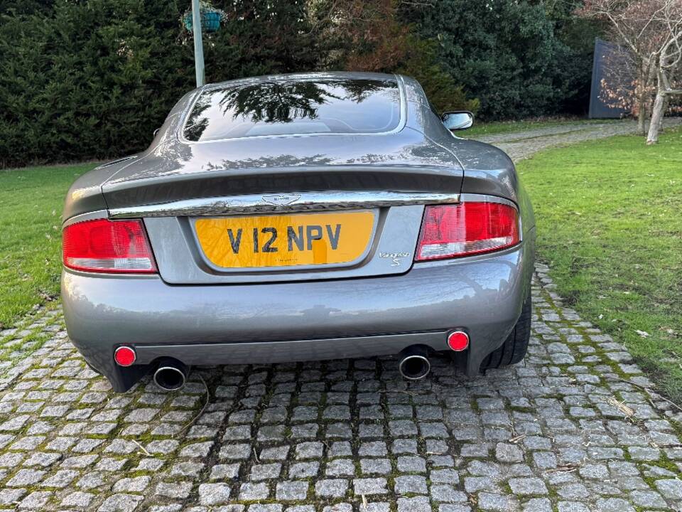 Image 14/29 of Aston Martin V12 Vanquish (2002)