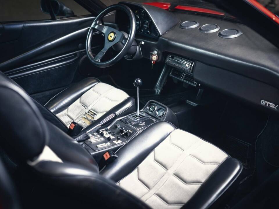 Image 11/15 of Ferrari 308 GTS Quattrovalvole (1984)