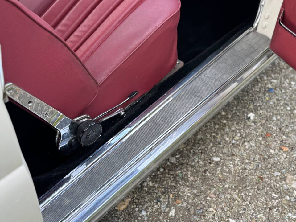 Image 31/132 of Mercedes-Benz 220 SE b (1963)